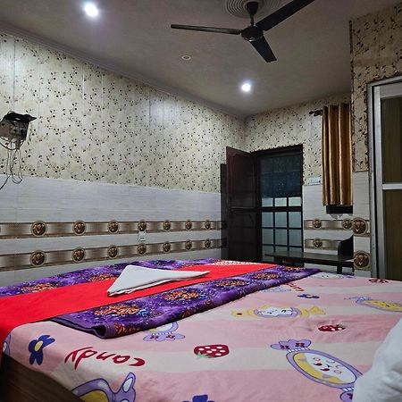 Hotel Chitrarth & Party Lawn Haldwāni Zimmer foto