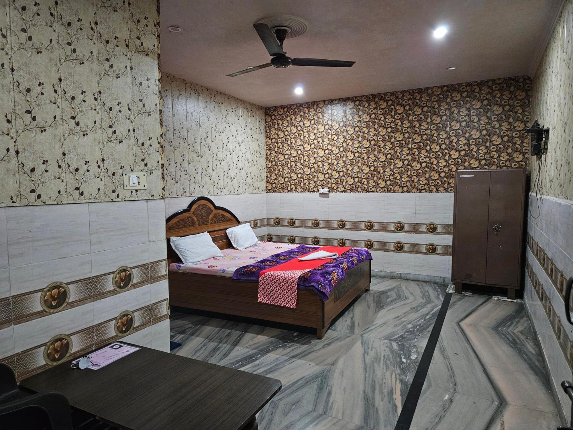 Hotel Chitrarth & Party Lawn Haldwāni Exterior foto